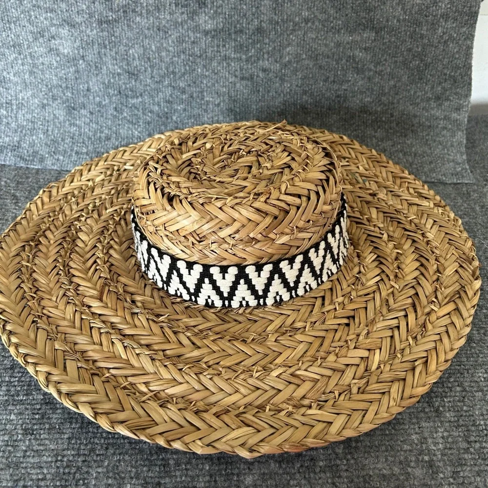 Universal Thread Straw Boater Sun Hat Tan Natural Fiber Geometric Band Q4/20